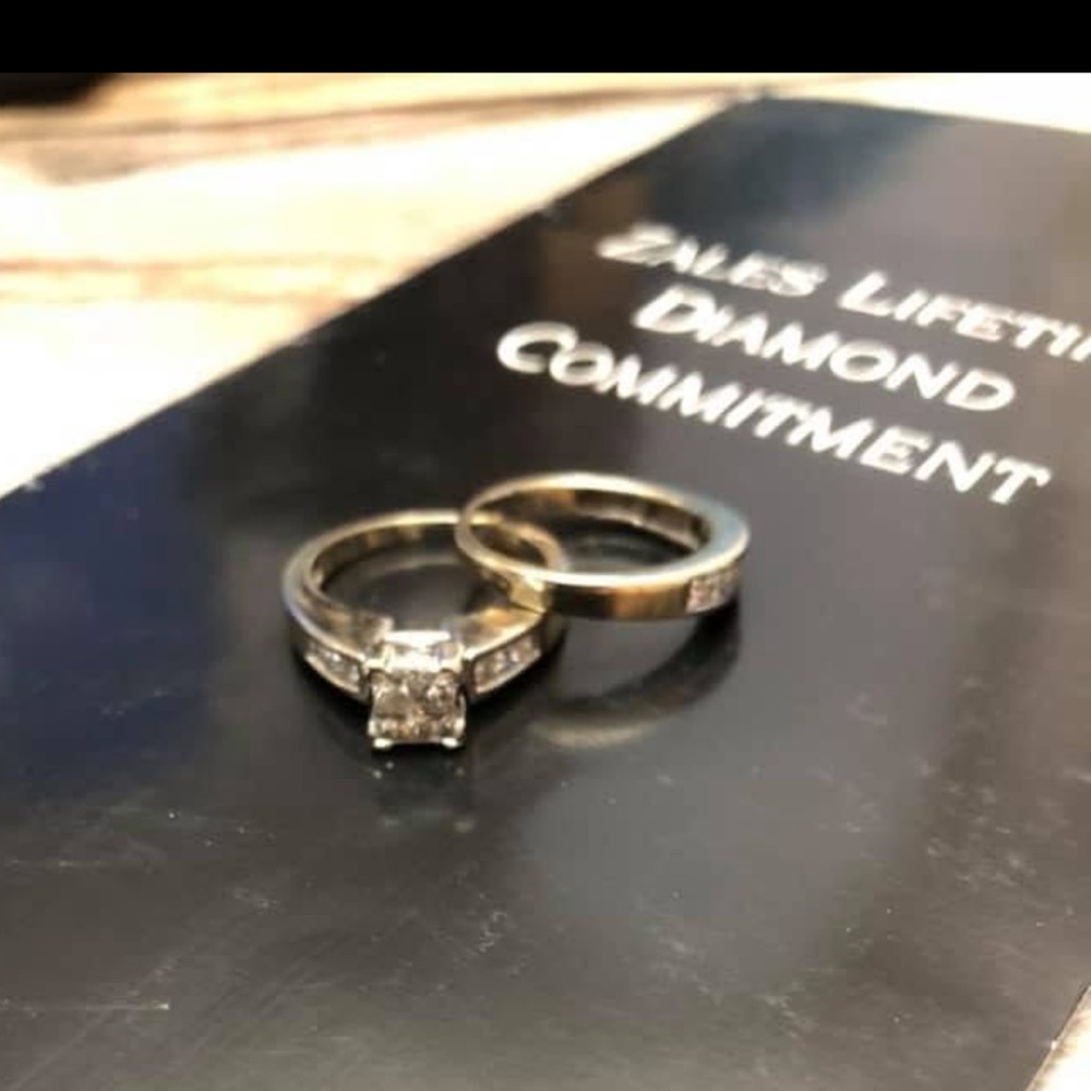 Ladies 1-1/2 caret Princess cut diamond wedding size 8 - Picture 3 of 4